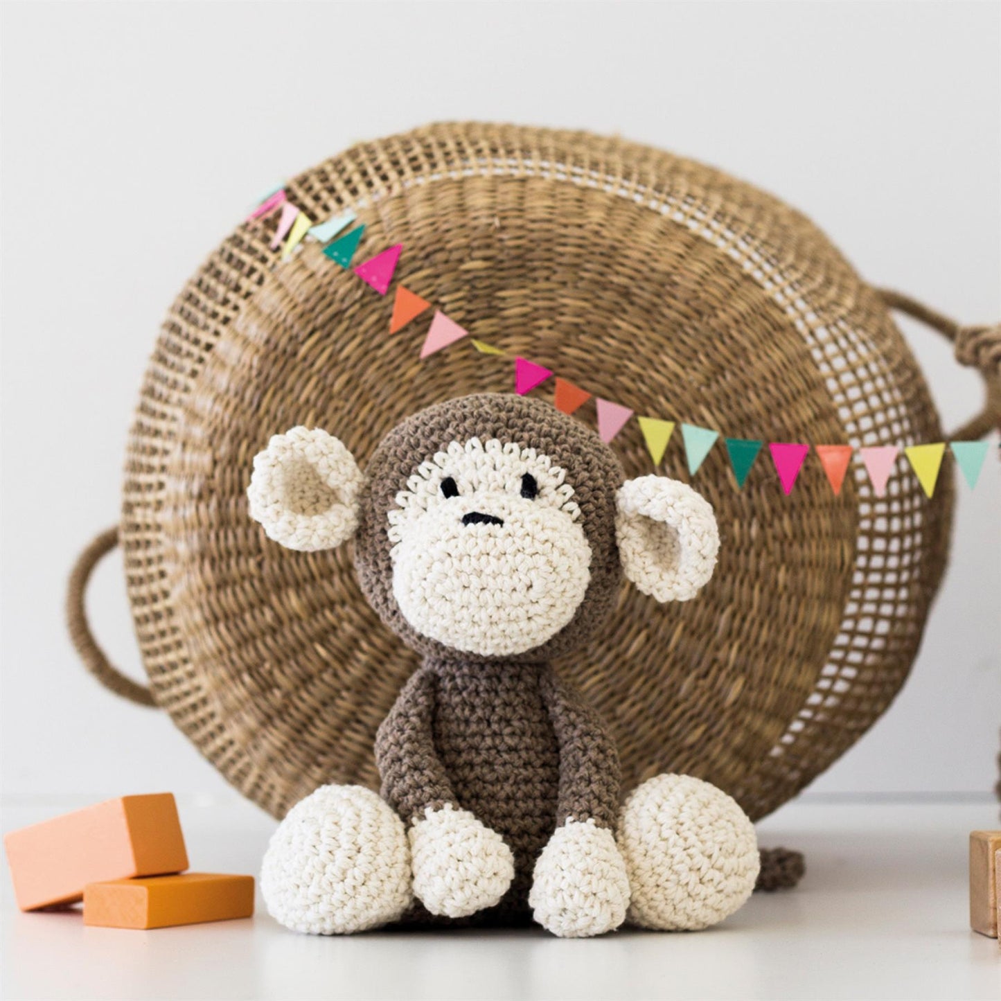 [Hoooked] PAK125 Eco Barbante Milano Taupe Cotton Monkey Mace Crochet Amigurumi Kit